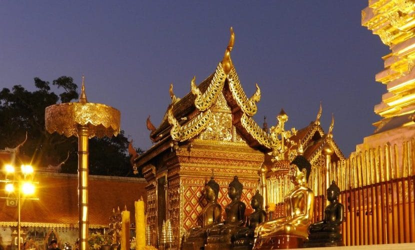 Chiang Rai: Mavi Tapınak ve Kara Ev Özel Bisiklet Turu